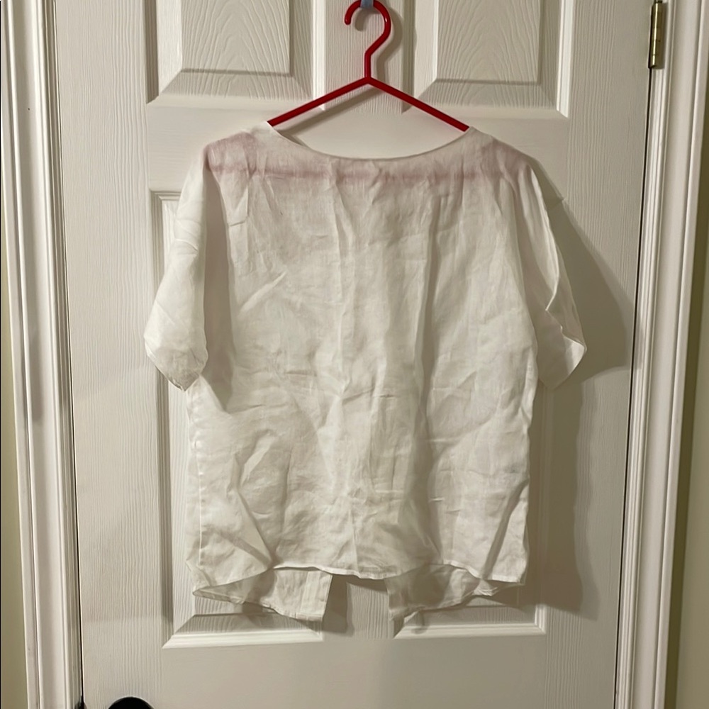 Grana White Linen Top with Button-up Back